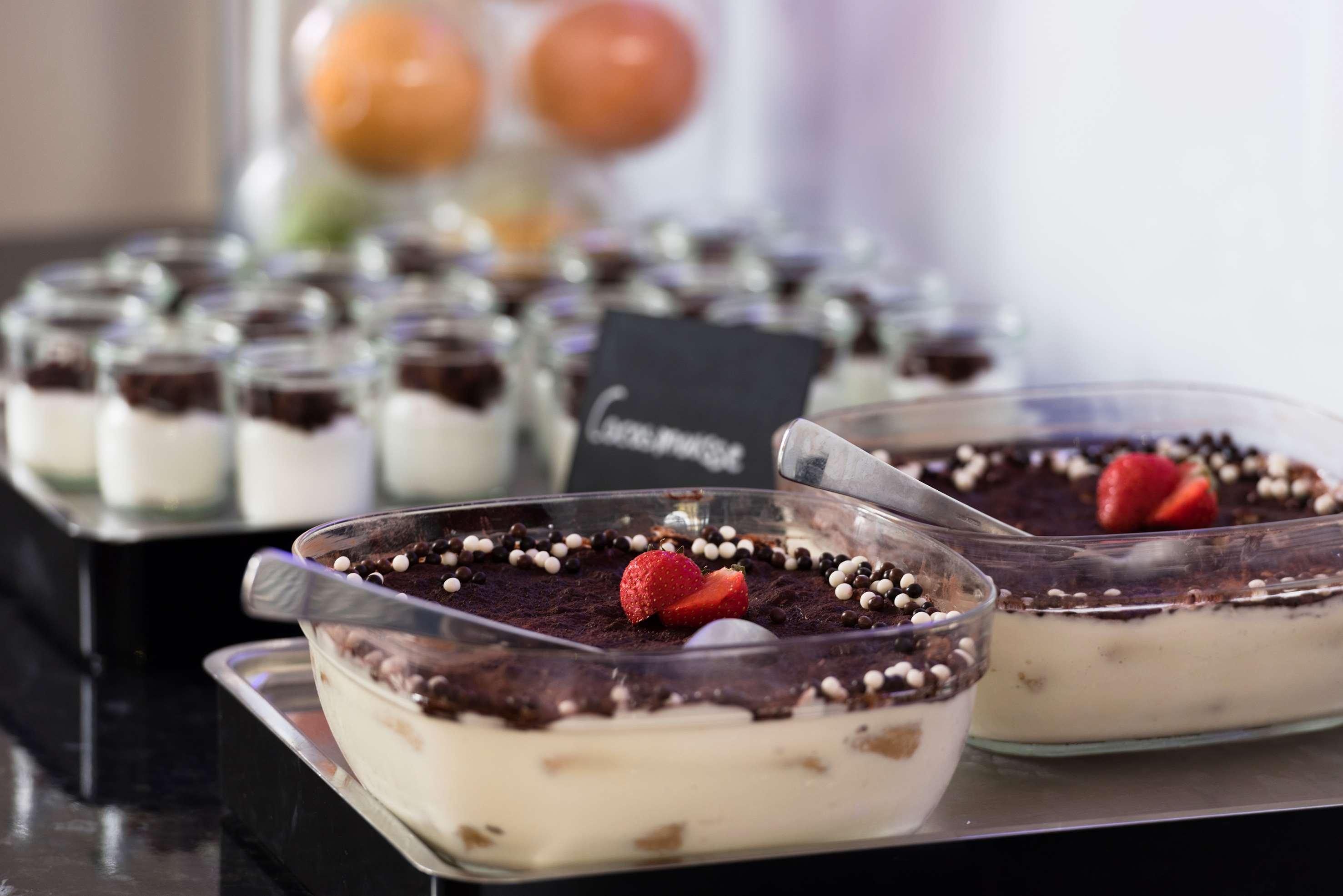Courtyard By Marriott Hotel
