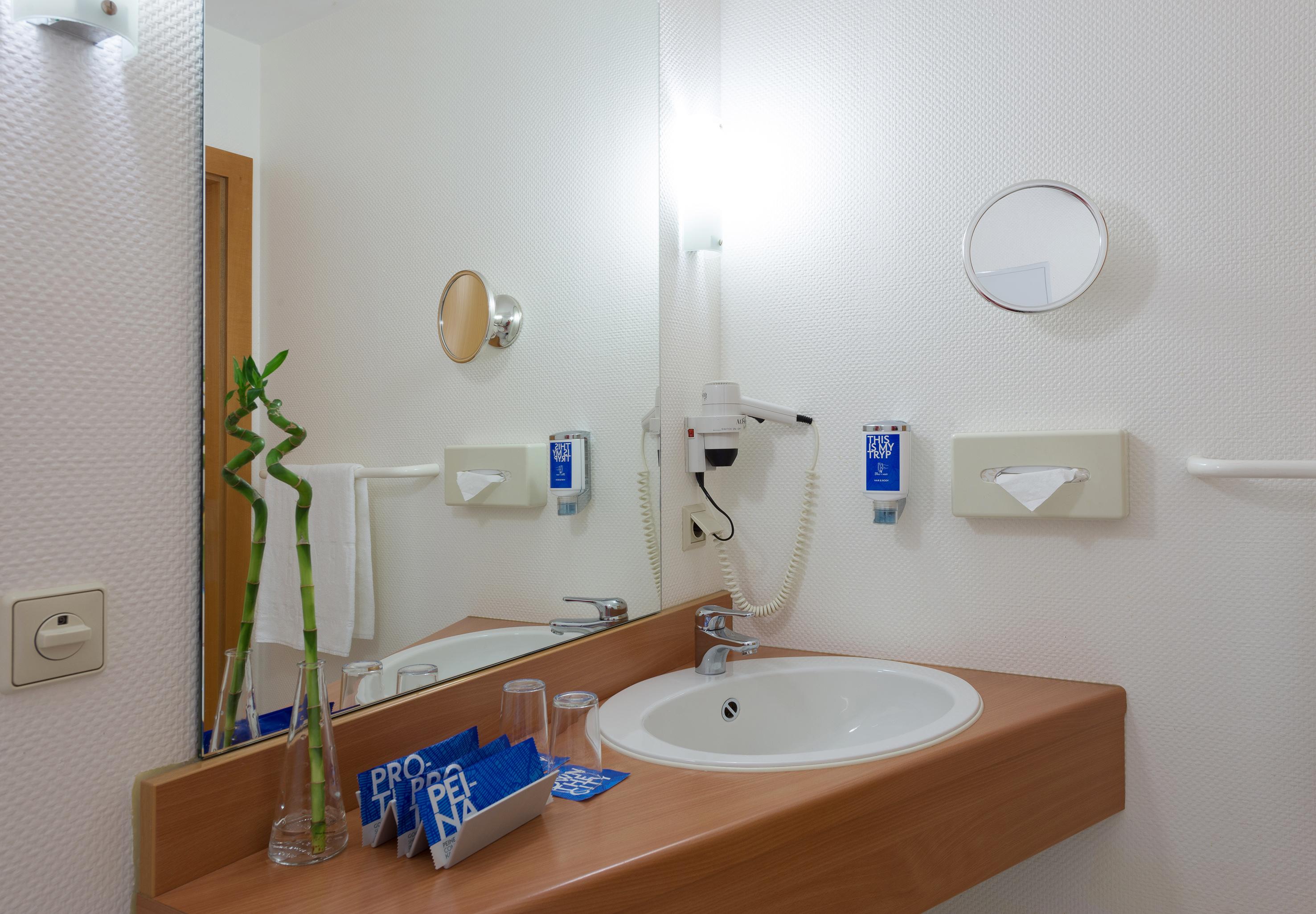 Courtyard By Marriott Hotel