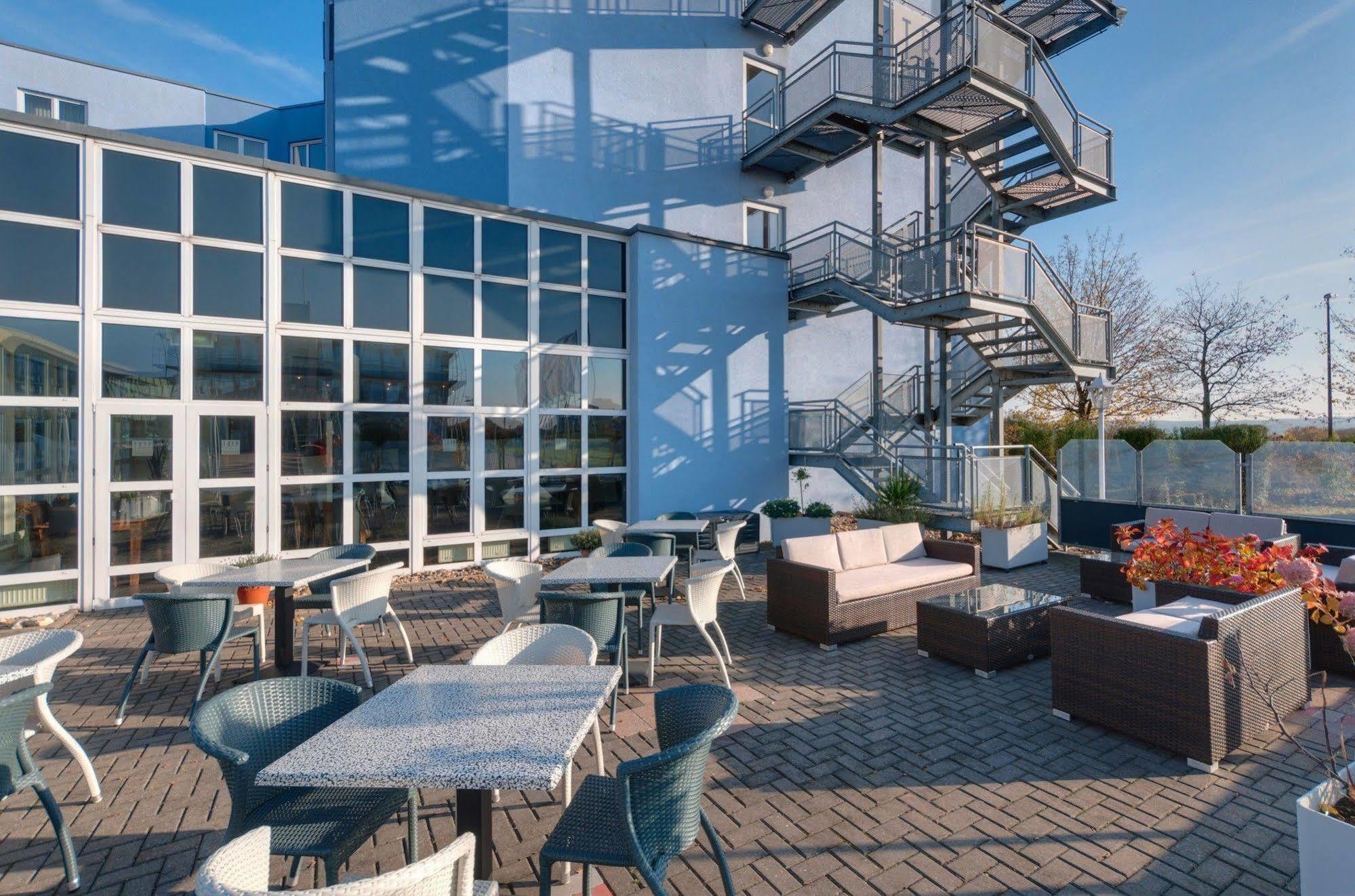 Courtyard By Marriott Hotel